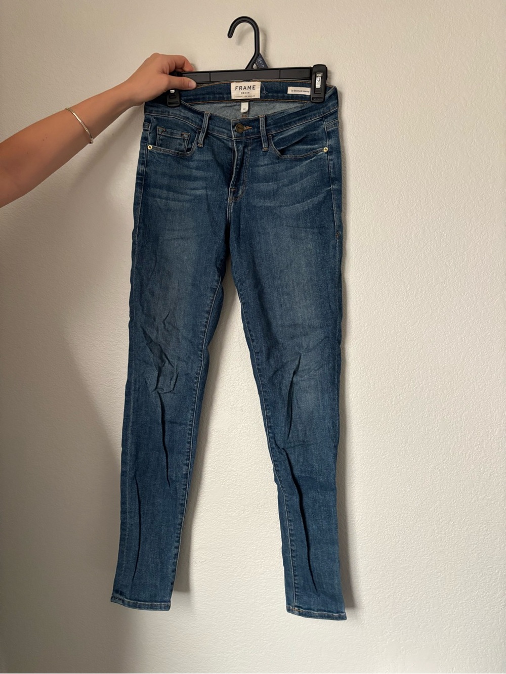 Frame Denim Skinny Jeans in Dark Blue Wash